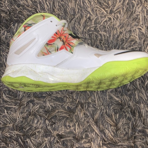 Lebron sneakers - Picture 6 of 8